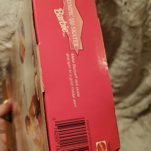 Mattel Barbie 1997 OLYMPIC USA SKATER #18501 SPIN & SKATE Tara Lipinsky NRFB - Picture 9 of 9